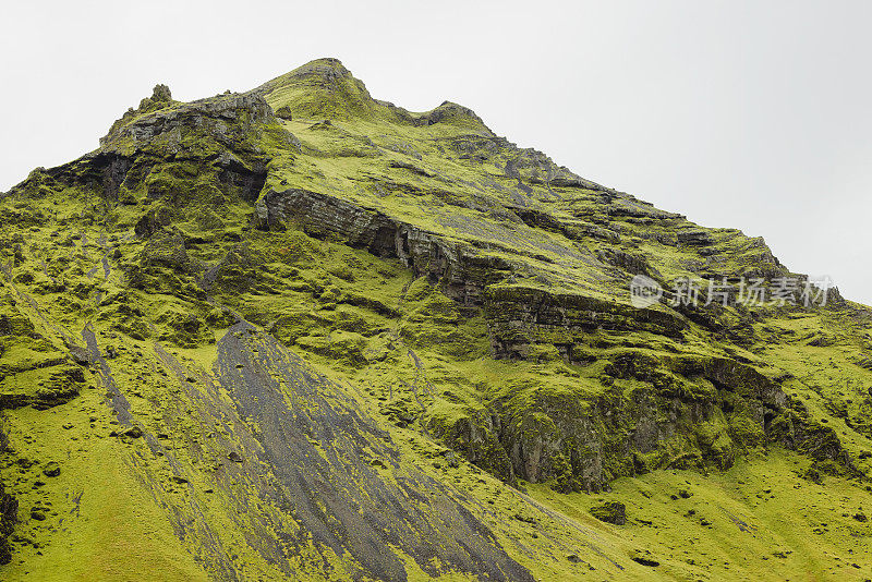 斯科加福斯瀑布附近的火山斜坡