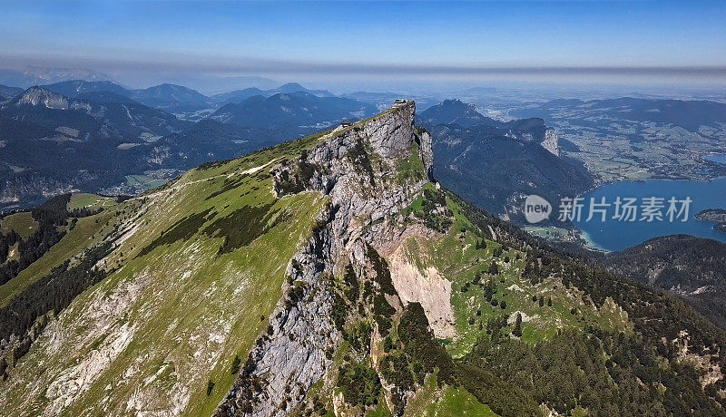 上奥地利萨尔茨卡默古特的沙夫贝格山顶的观点