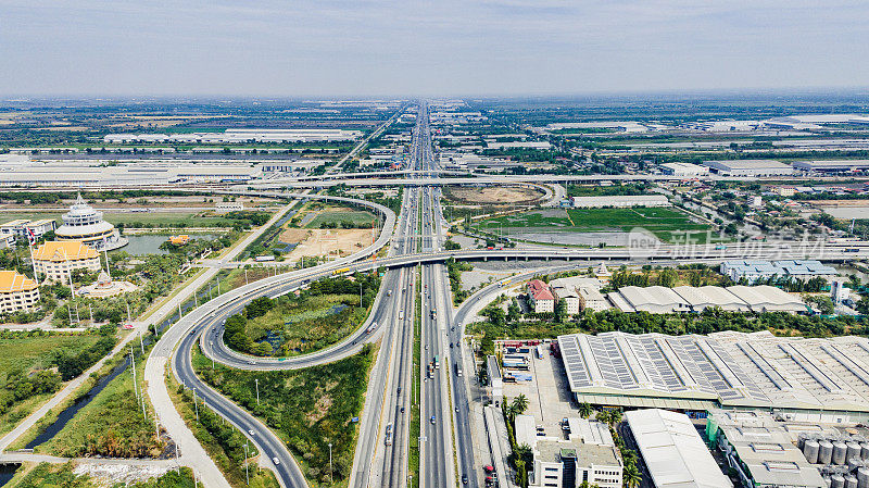 大型公路立交鸟瞰图。