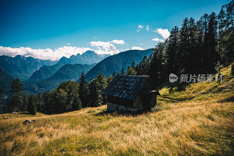 风景如画的特里格拉夫山全景