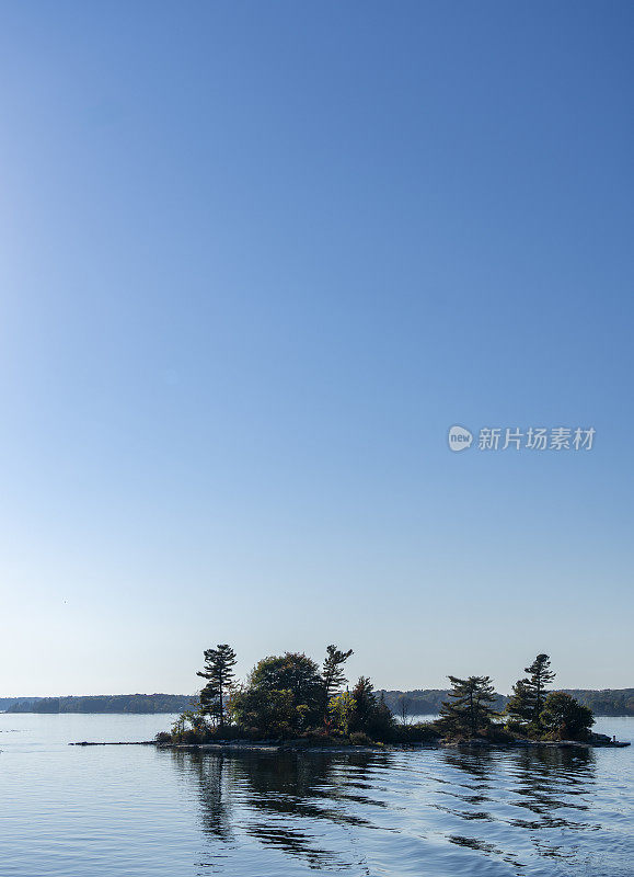 安大略湖上加纳诺克附近的千座岛屿之一