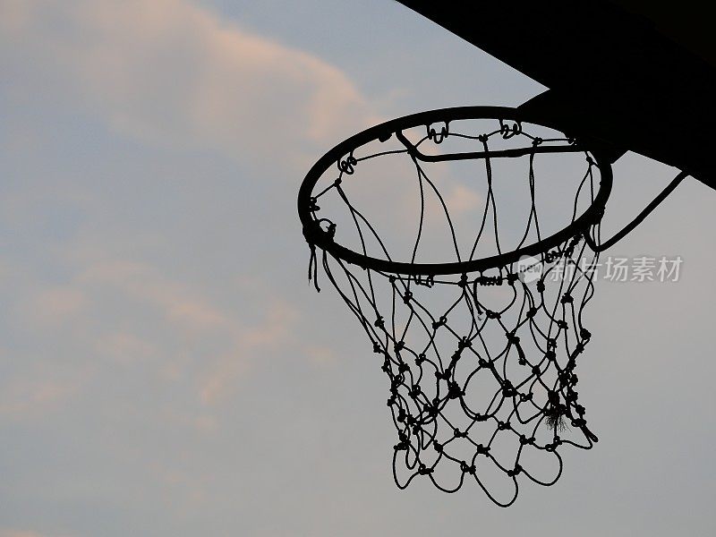 旧的篮球筐