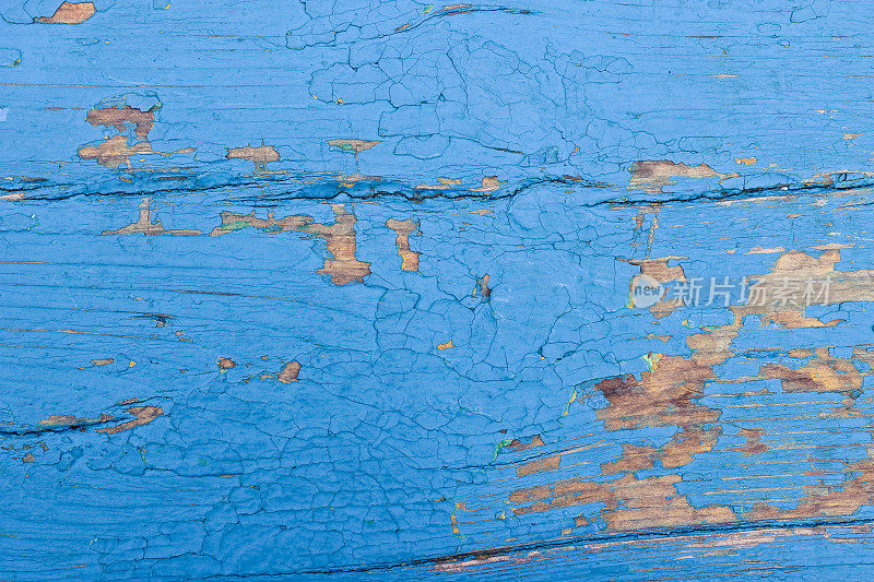 有裂缝的木板蓝漆剥落。的背景。