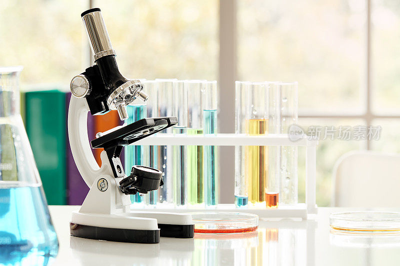 化学实验室台架显微镜及实验室设备;科学实验室研究与发展理念