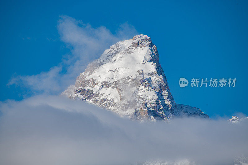 云中提顿山脉的大提顿峰——大提顿国家公园