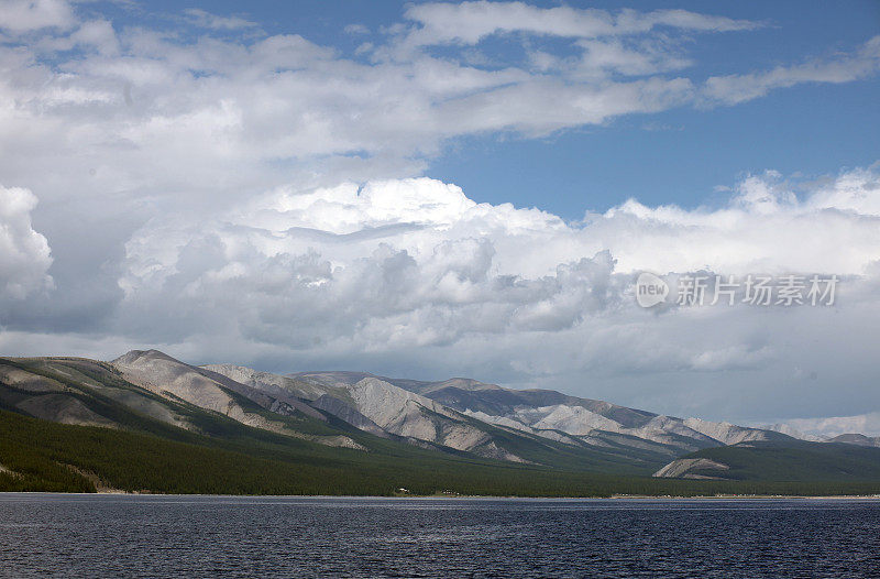 蒙古北部的Khovsgol湖