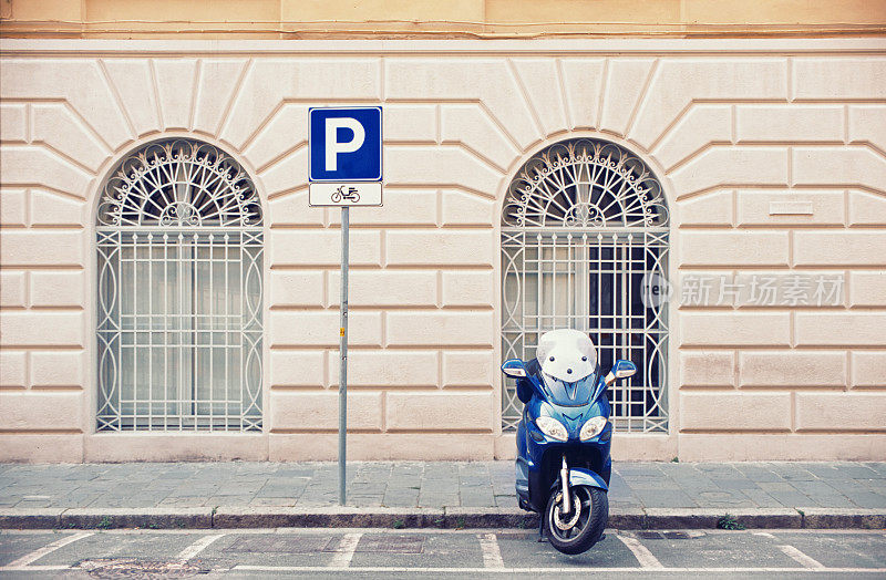 意大利摩托车停在街上