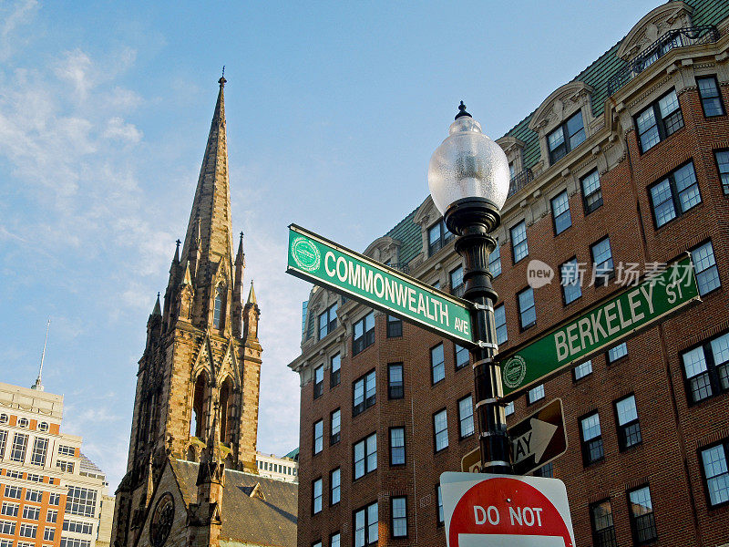 波士顿后湾的街道标志