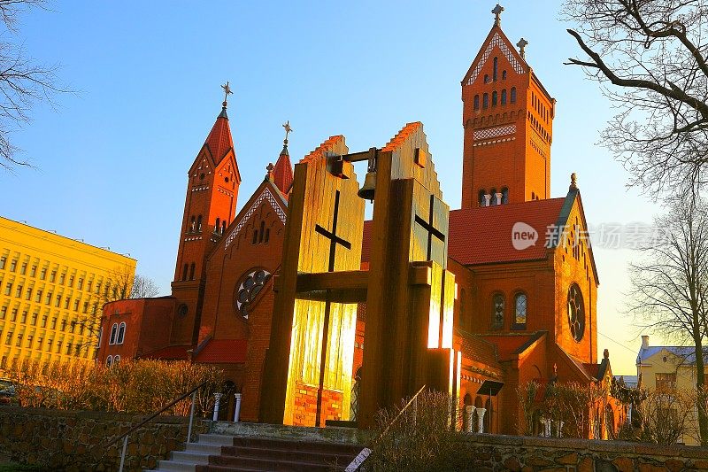 圣西蒙和海伦教堂(红教堂)，独立广场日落，明斯克