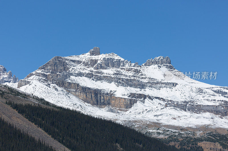 加拿大落基山脉景色与雪