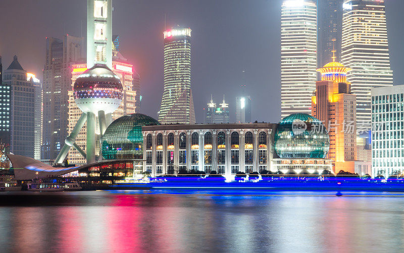 黄昏时上海的天际线