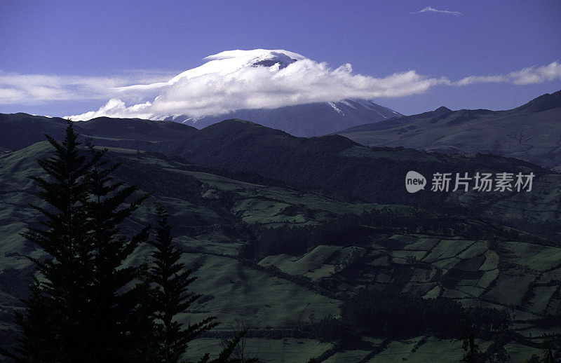 厄瓜多尔通古拉瓦省火山。