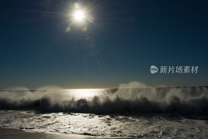 汹涌的海浪，太阳，日出-热带景象-卡波