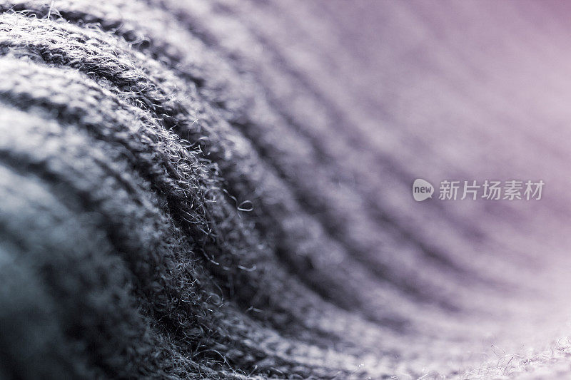 紫色的羊毛衫