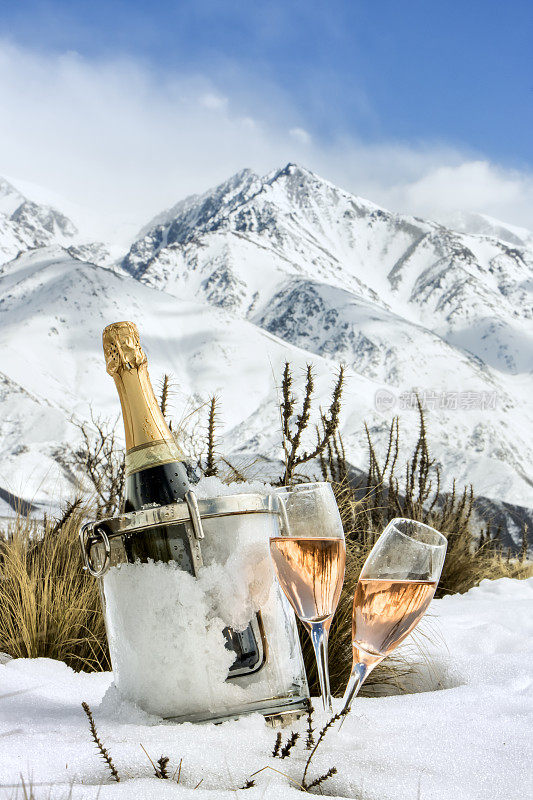 寒冷的法国rosé阿尔卑斯山的香槟