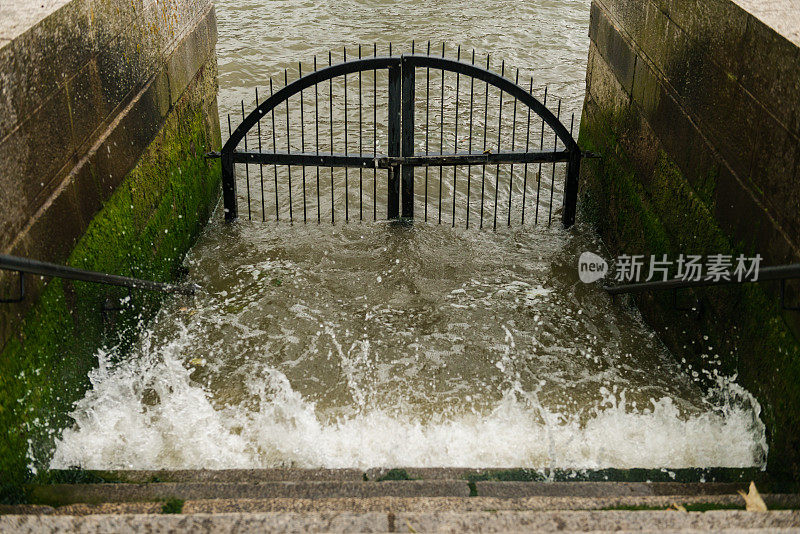 河上楼梯