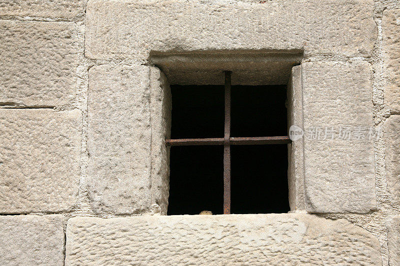 中世纪的监狱窗口