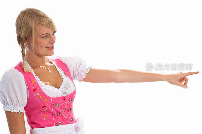 穿着啤酒节服装的巴伐利亚女孩
