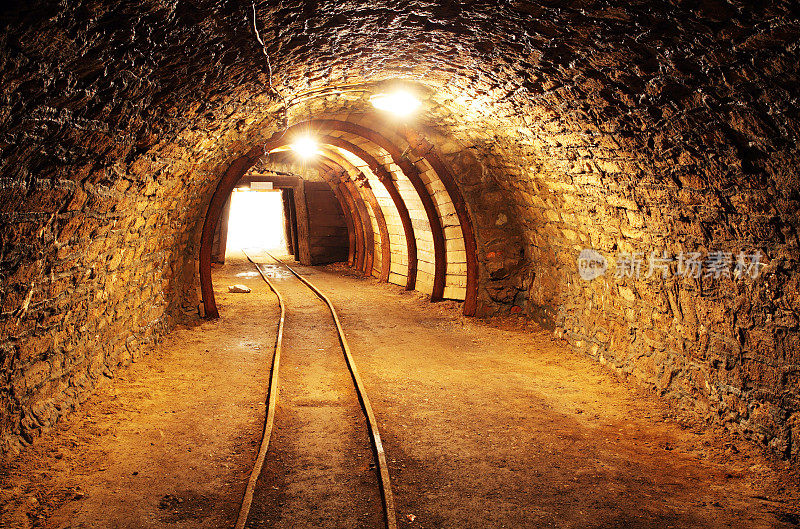 地下矿山隧道，采矿业