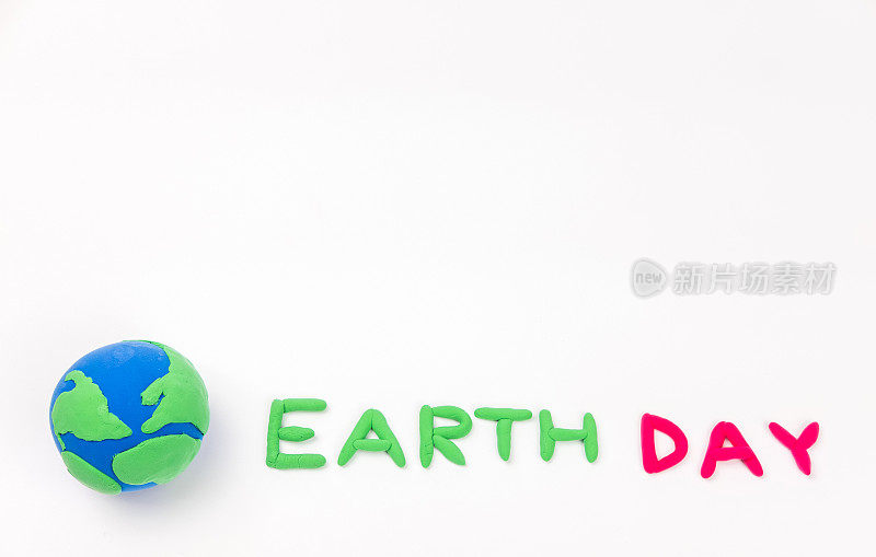 地球模拟和地球日字在白色背景上，地球日概念