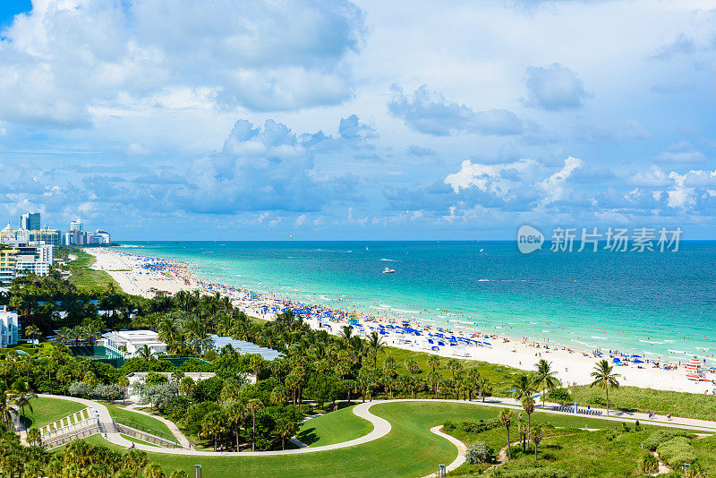迈阿密海滩南滩的南岬公园和码头。鸟瞰图。天堂和美国佛罗里达的热带海岸。
