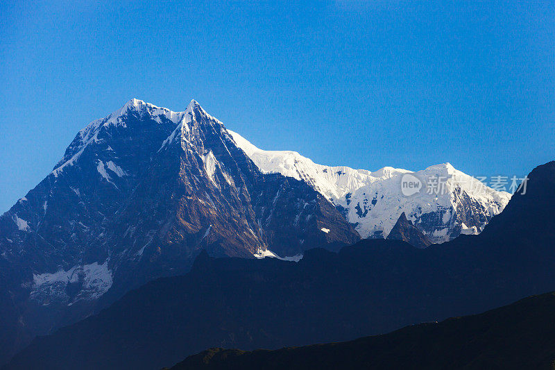 来自尼泊尔潘山的山