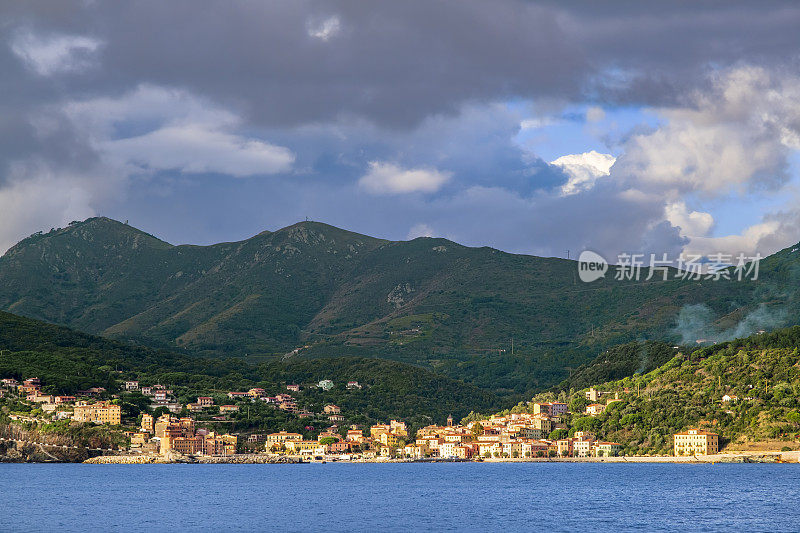 厄尔巴岛，滨海湾(意大利托斯卡纳群岛)