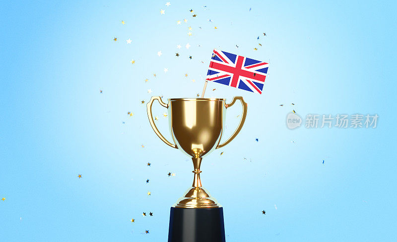 冠军概念-星星形状的五彩纸屑落在一个金色的杯子里，在蓝色的背景前坐在微小的英国国旗