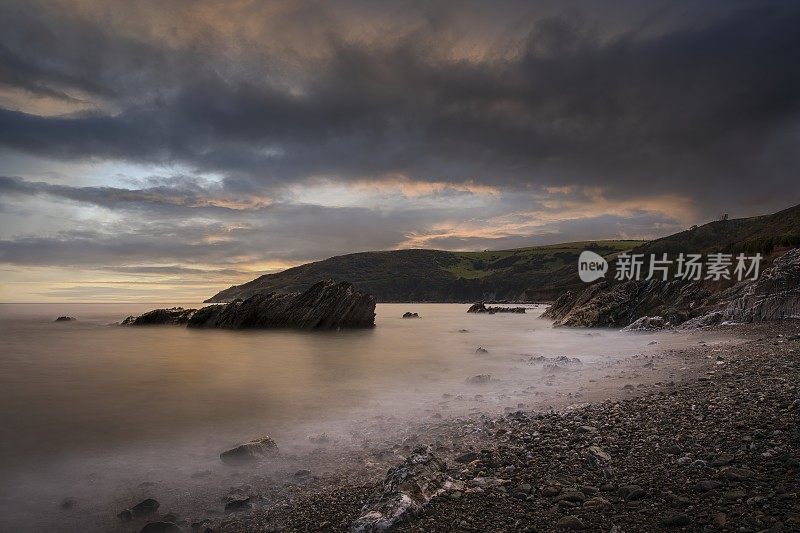 卢伊海滩日落，康沃尔