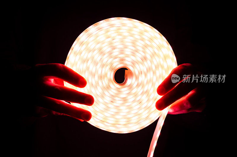 LED灯条，红色线圈二极管照明在手