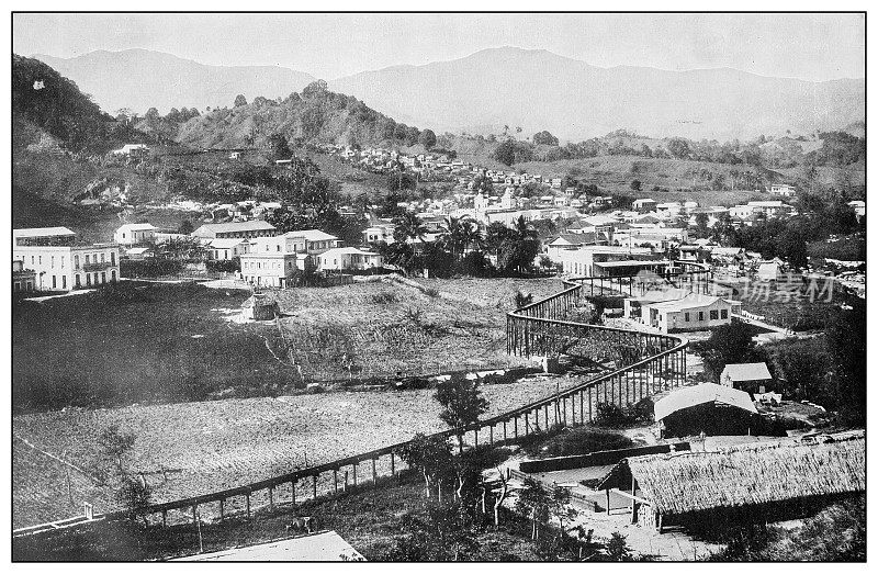 古董黑白照片:波多黎各的山城