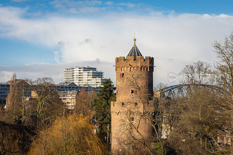 在荷兰奈梅亨的Kronenburger公园，被当地人称为Kruittoren的中世纪塔