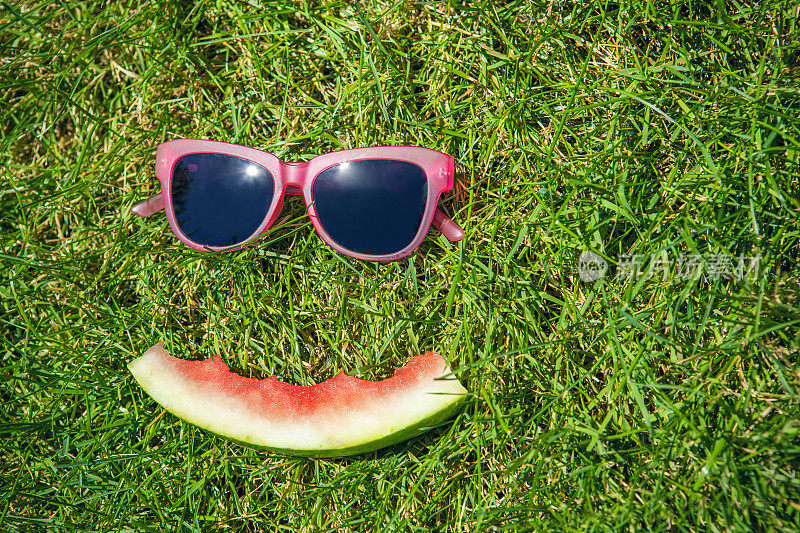 西瓜的夏天的微笑