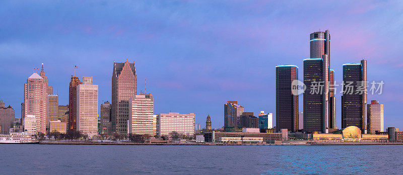 底特律——黎明时分的冬日天际线