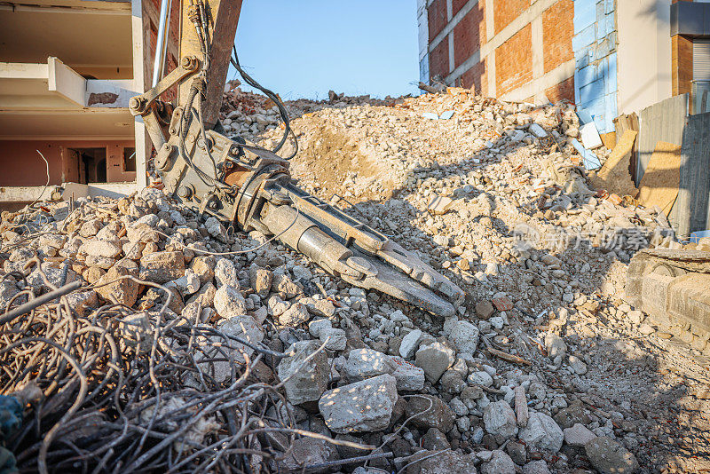 地震后倒塌的建筑物残骸
