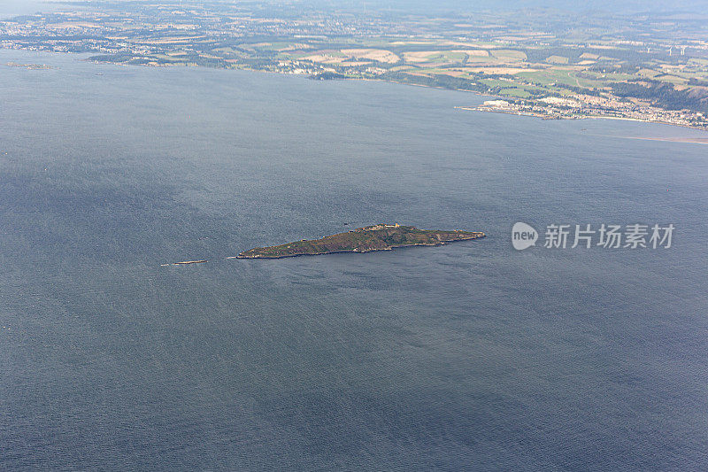 英国爱丁堡附近北海海岸的岛屿-鸟瞰图