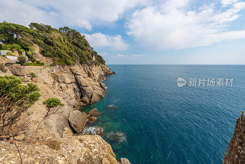 岩石海岸和波托菲诺村的海-热那亚利古里亚意大利