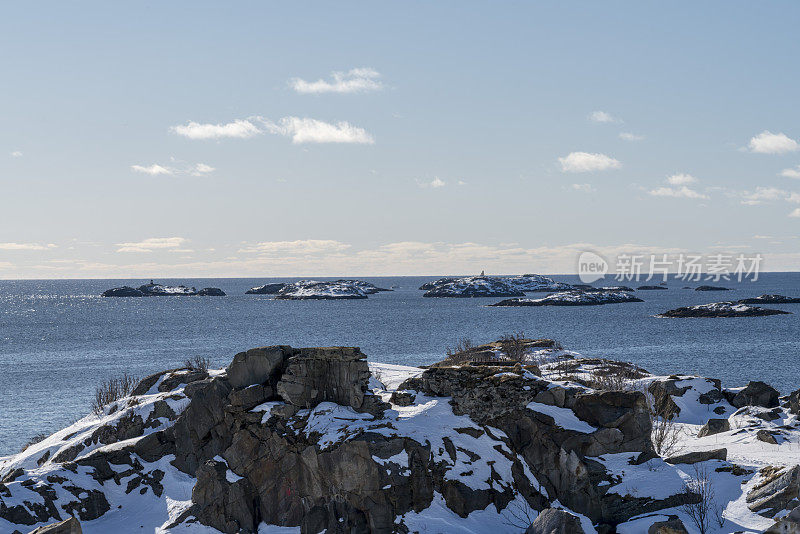 罗浮敦岛上渔村Henningsvær周围的小岛。