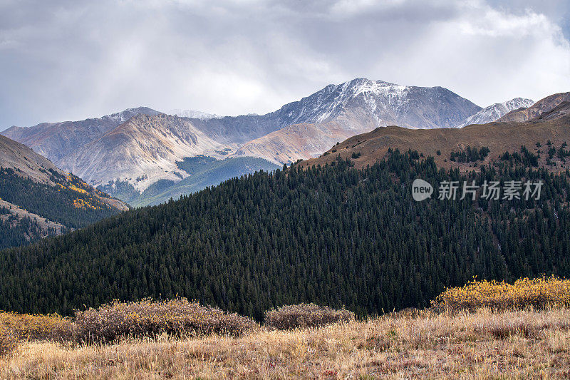 独立山口的秋景