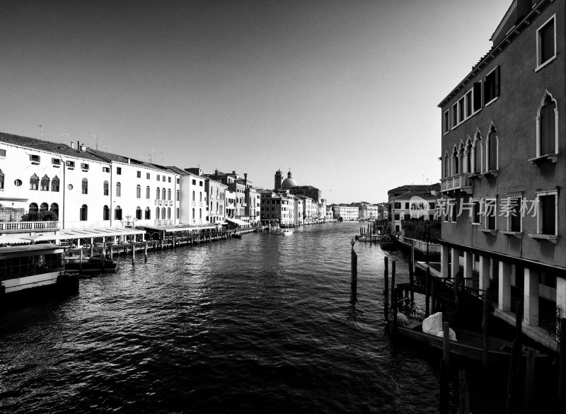 运河格兰德。威尼斯。黑色和白色