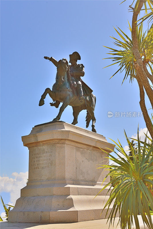 瑟堡马伦戈纪念碑上的拿破仑