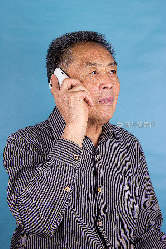 亚洲老年人使用移动电话