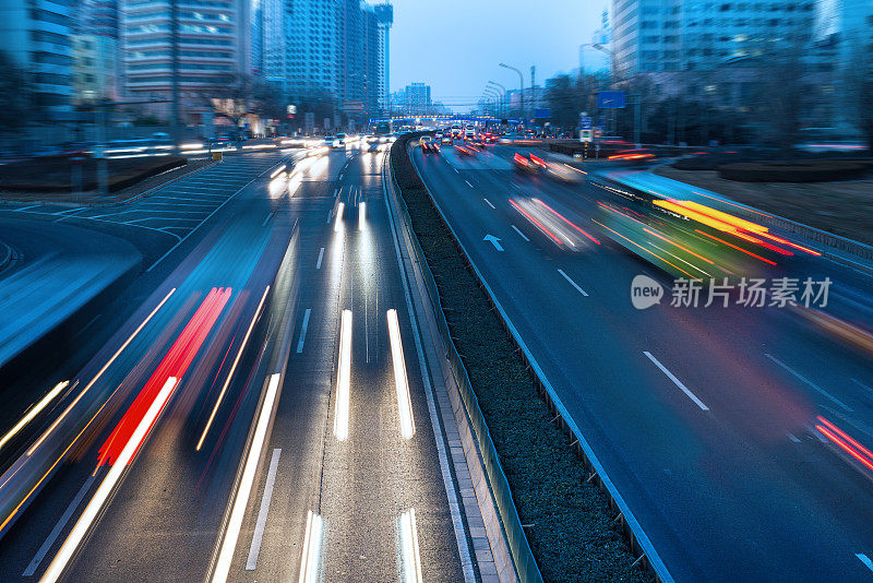 城市公路夜间交通