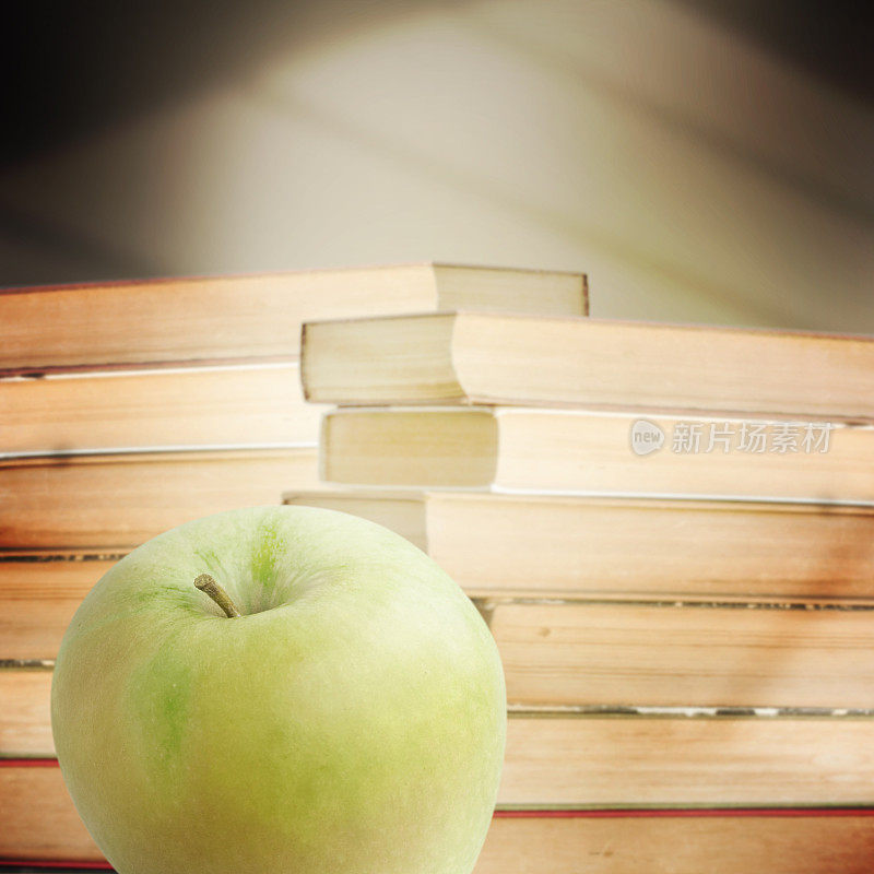 苹果与书籍