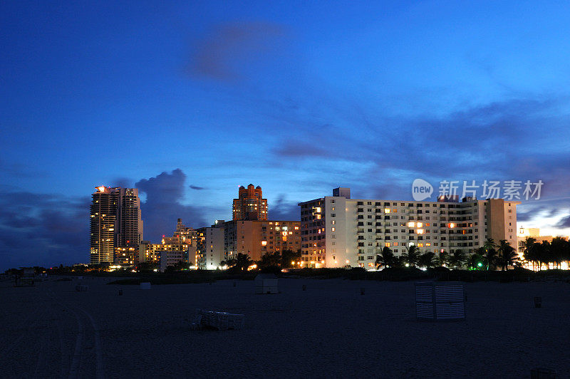 黄昏的迈阿密海滩公寓