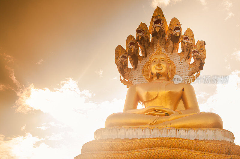 泰国一座寺庙里的雕像