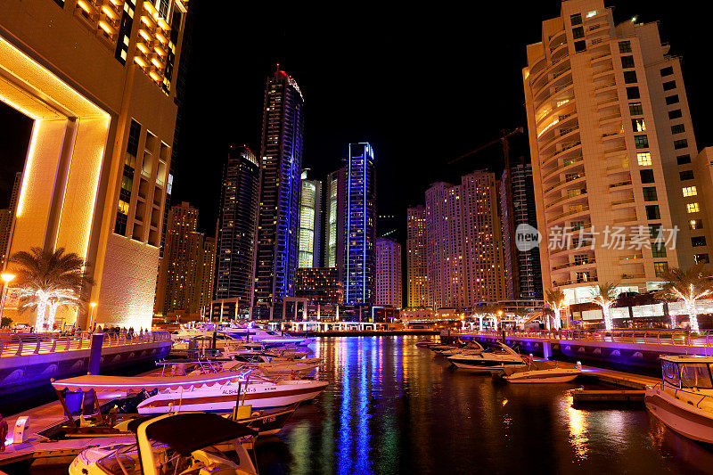 迪拜滨海购物中心的夜晚