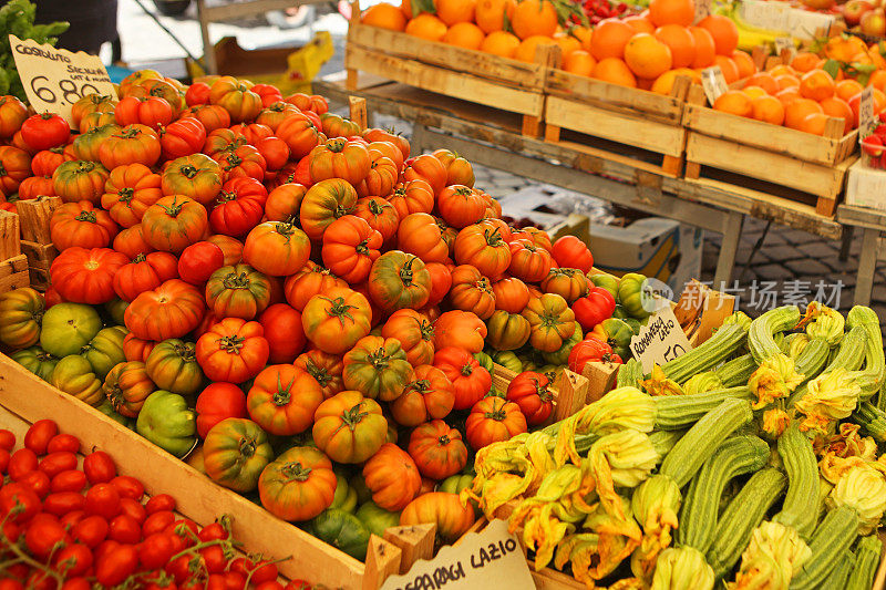 罗马鲜花广场的蔬菜市场摊位