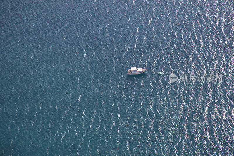 海上的空中渔船