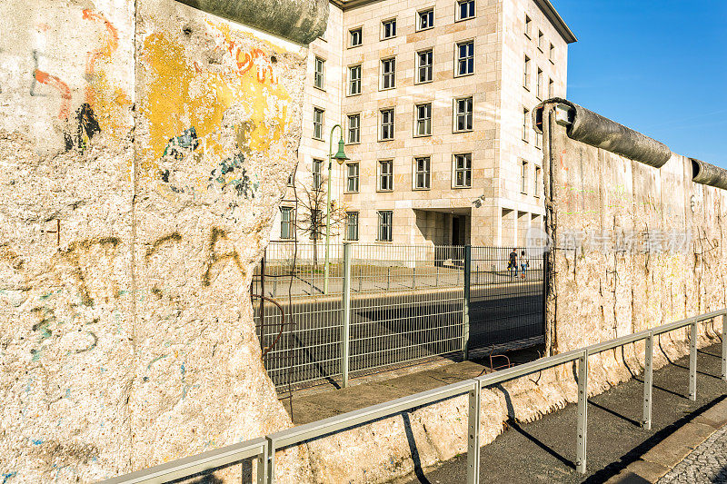 柏林墙上的洞